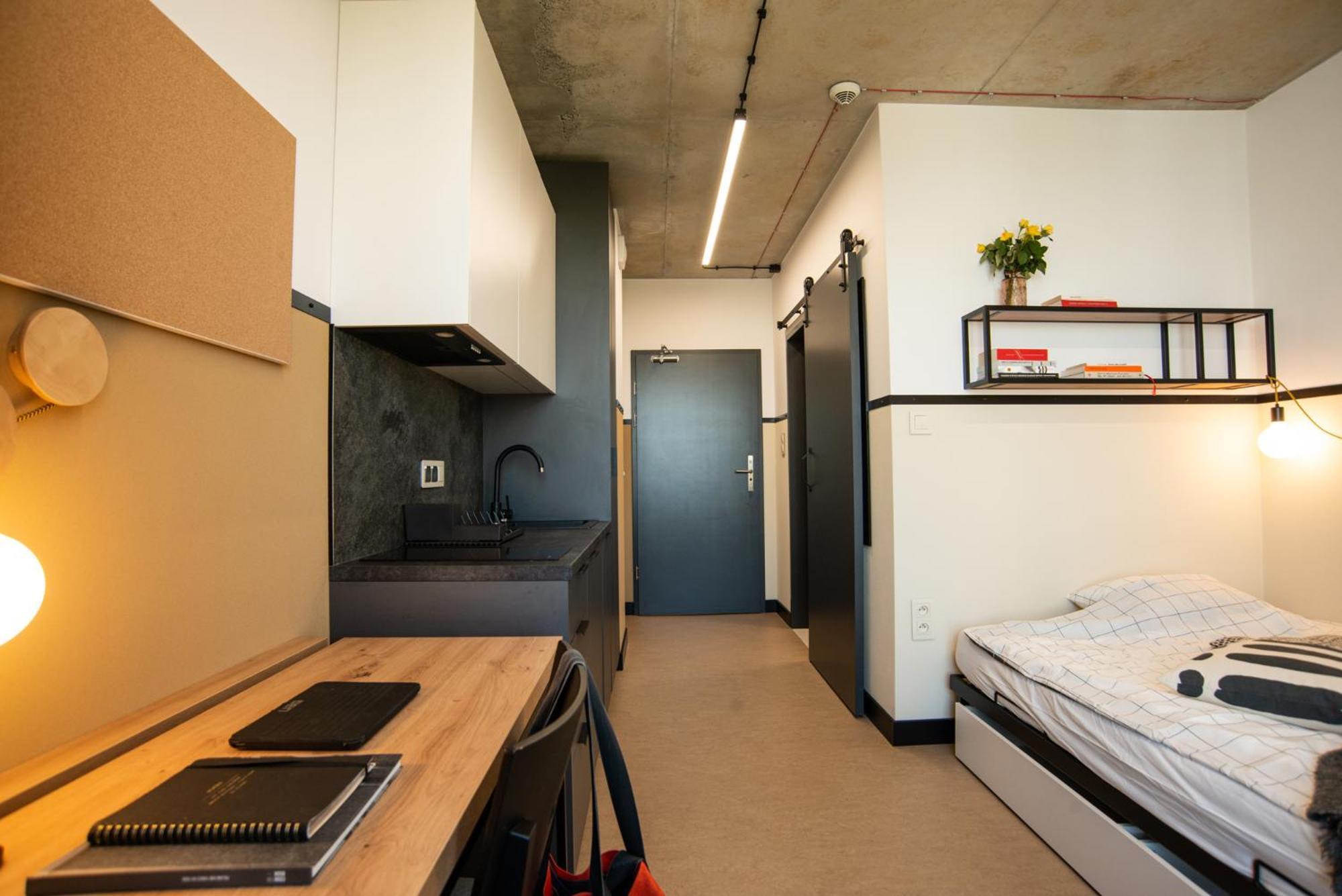 Ht Nest Coliving Apartment Варшава Екстериор снимка