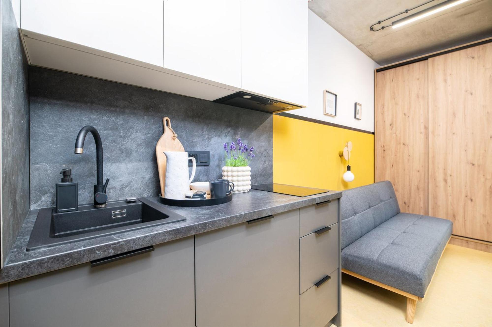 Ht Nest Coliving Apartment Варшава Екстериор снимка